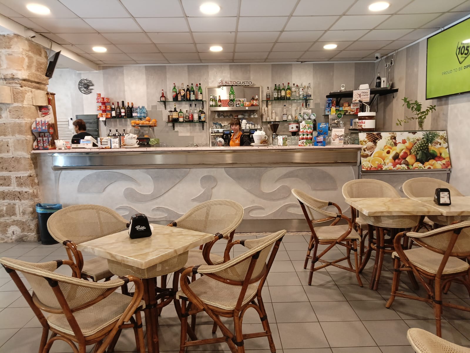 Il bancone bar, caffè e cocktail