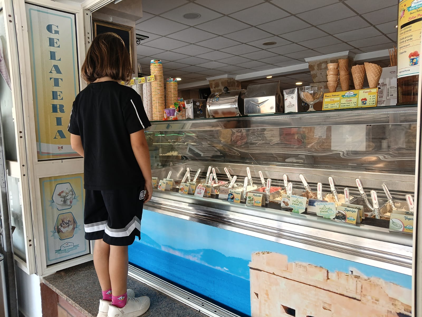 L'angolo della gelateria, fronte vetrina