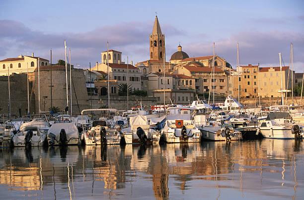 Il porto di Alghero al tramonto