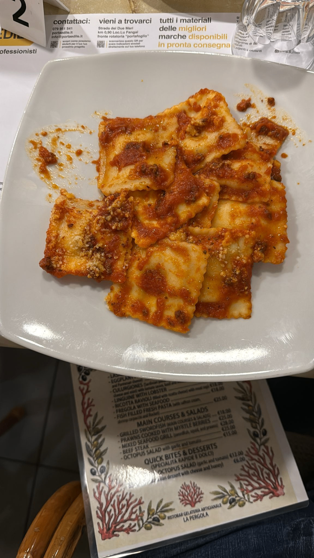 Ravioli di ricotta al ragù