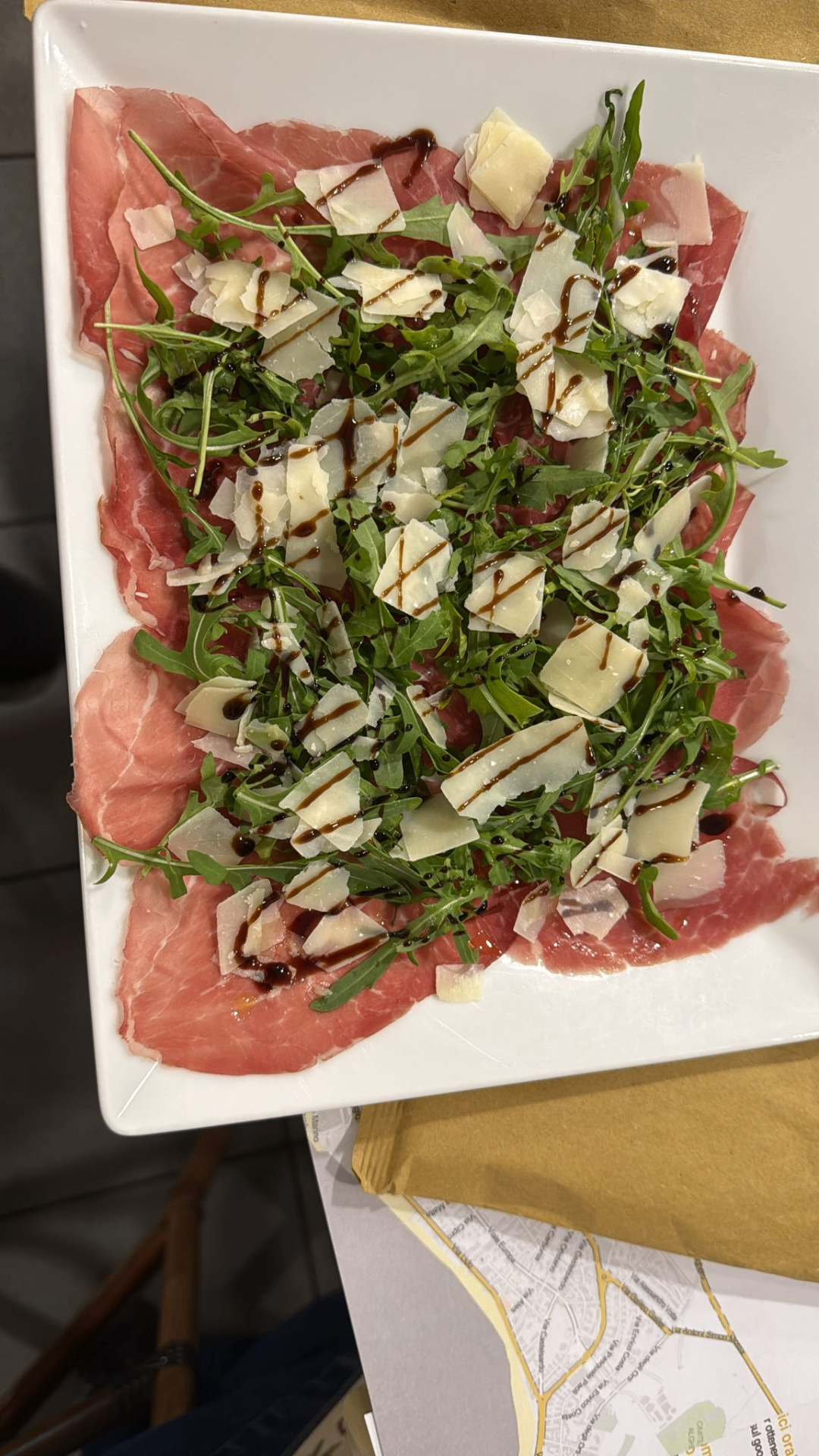 Bresaola, rucola e scaglie di grana